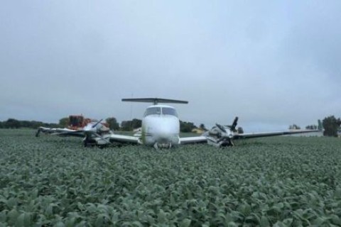 Avião da Amaggi com 7 passageiros cai em fazenda de MT