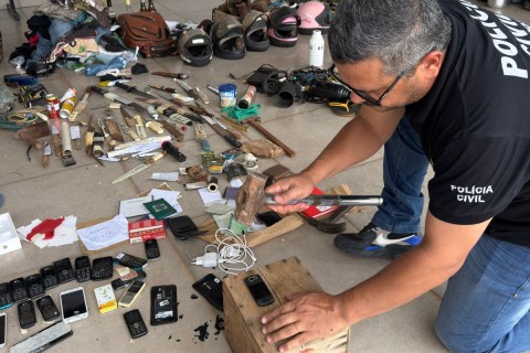 A Delegacia de Polícia de Torixoréu promoveu nesta semana a destruição de objetos apreendidos