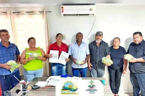 Prefeito Neguinho da Areia realiza reunião com Agricultores Familiares