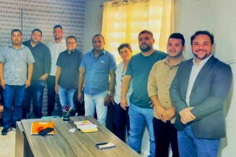 Prefeito Neguinho da Areia comanda primeira reunião geral com novo secretariado