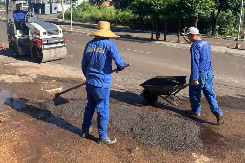 Prefeitura intensifica tapa-buracos no Centro de Barra do Garças