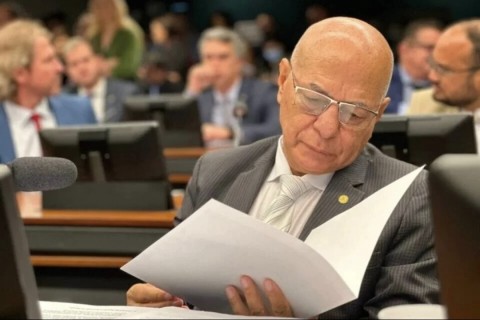 Professor Alcides fala em ‘operação midiática’ e acusa perseguição: “Sou homossexual, não sou bandido”